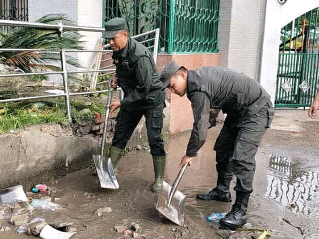 काठमाडौँ महानगरद्वारा सडकका भग्नावशेष हटाउन सुरु