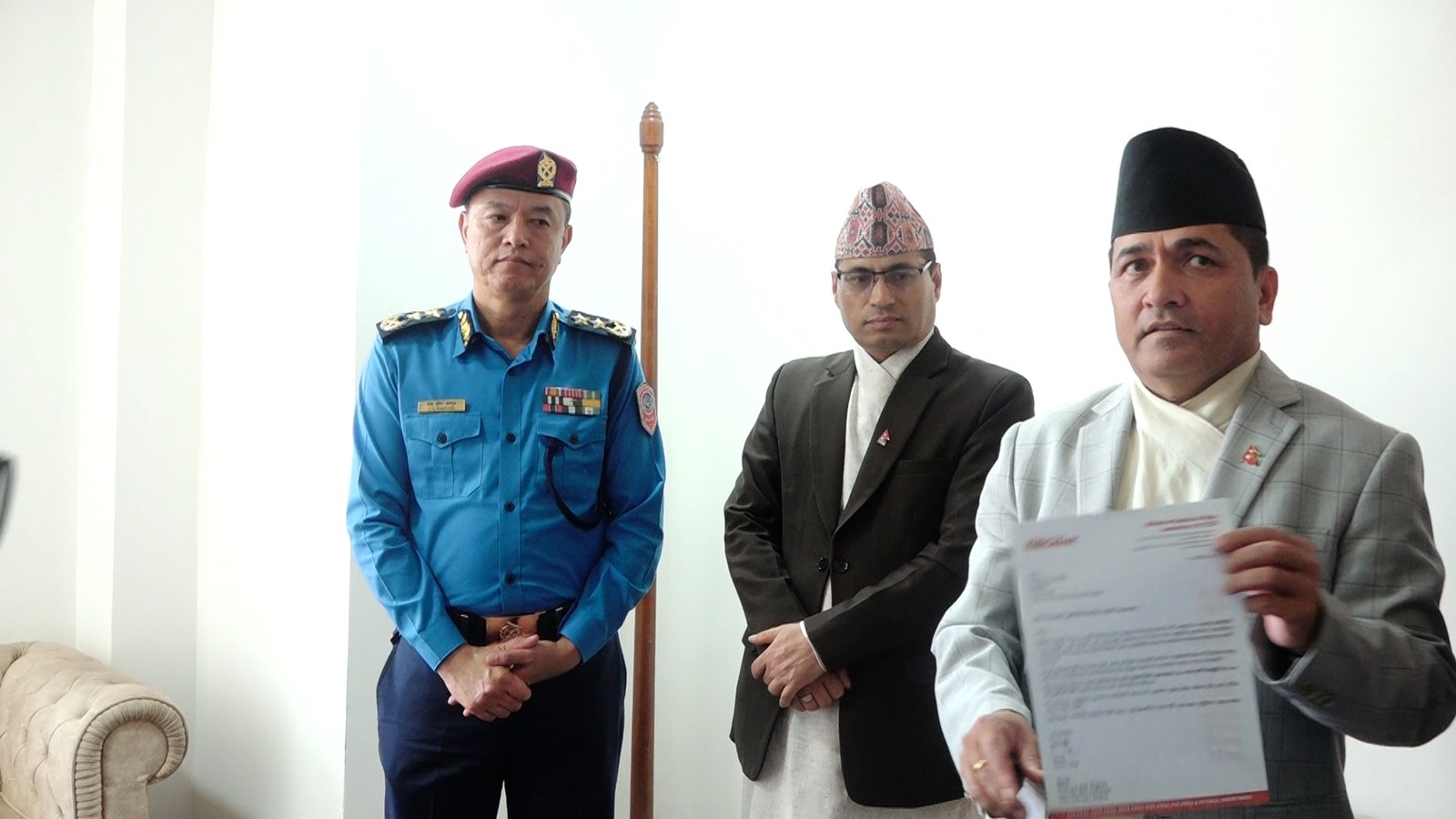 हिलटेक समूहद्वारा सरकारलाई पानी ट्याङ्की र ट्राफिक कोन सहयोग