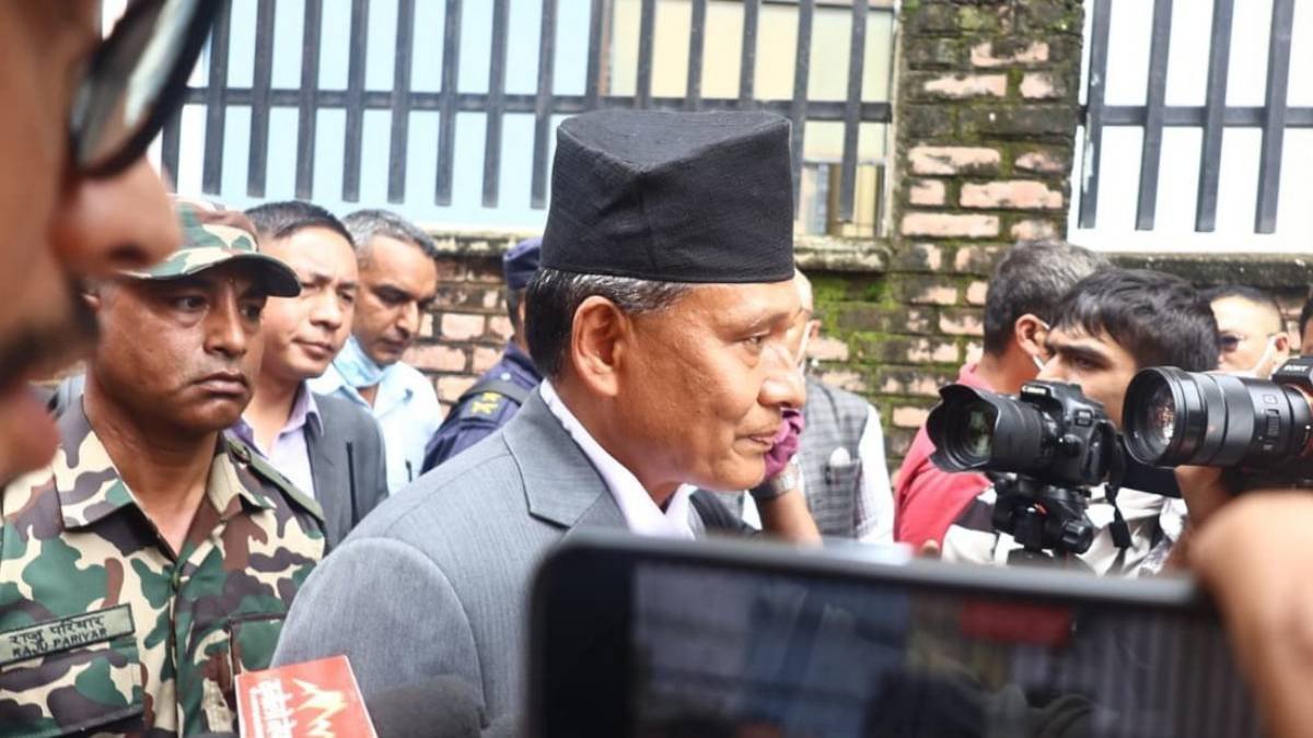 सिंहदरबार छिर्नुअघि जेनजी आन्दोलनका घाइते भेट्न अस्पताल पुगे कुलमान