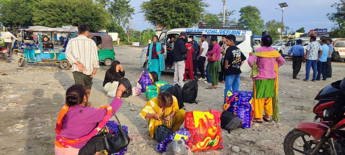 चाडपर्व छाडेर काम खोज्न भारत जानेको लर्को