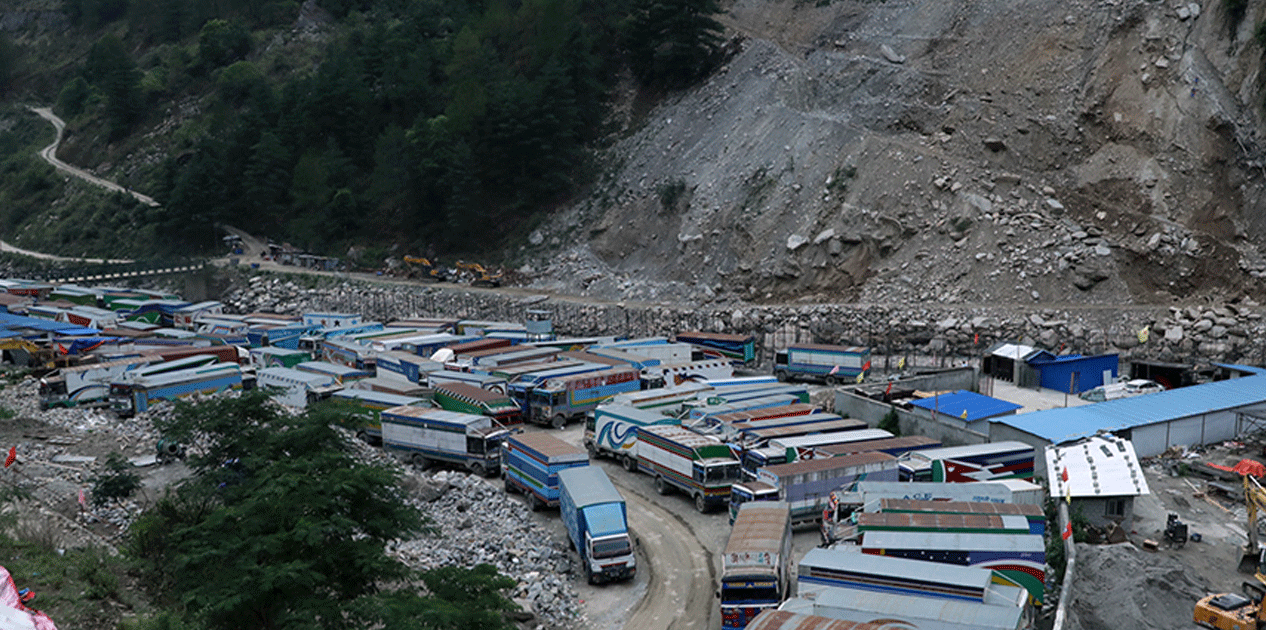 स्याफ्रुबेँसी-रसुवागढी मर्मत सम्पन्न: कुलुङखोला पुलमा मालवाहक सवारीसाधन आवतजावतमा रोक