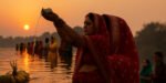 छठ पर्वको मुख्य दिन: अस्ताउँदो सूर्यलाई श्रद्धापूर्वक अर्घ्य अर्पण