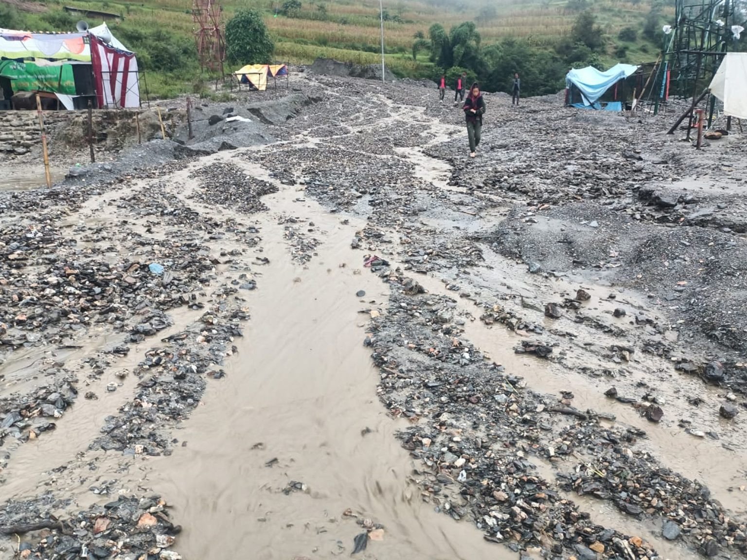 काठमाडौँ र काभ्रेमा सवारीसाधन होल्ड, अन्य ६ स्थानमा सडक पूर्णरुपमा अवरुद्ध