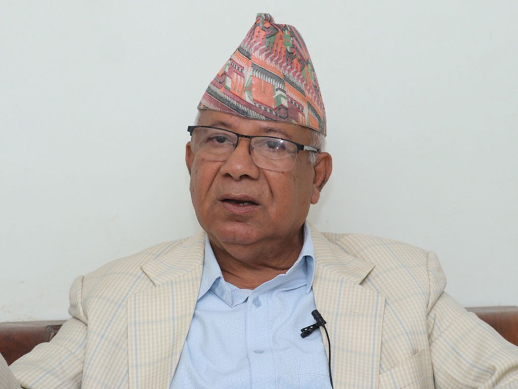 राजनीतिक दल र नेताहरूलाई विश्वासमा लिएर अघि बढ्न सरकारलाई माधव नेपालको सुझाव