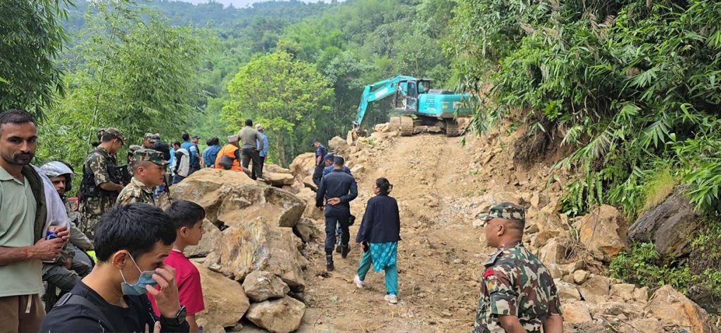मेची राजमार्गको वैकल्पिक मार्ग अझै सञ्चालनमा आएन