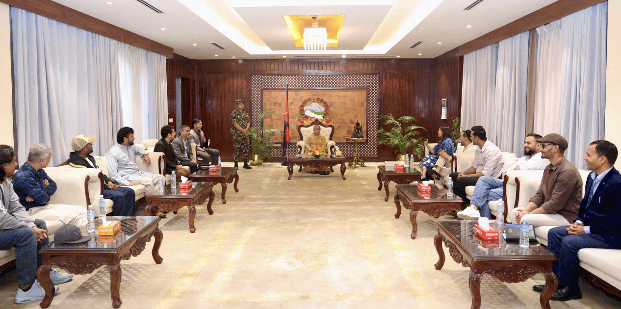 प्रोपोगान्डाबाट नडराई आफ्नो संकल्पअनुसार अघि बढ्न कलाकारलाई प्रधानमन्त्री कार्कीको सुझाव