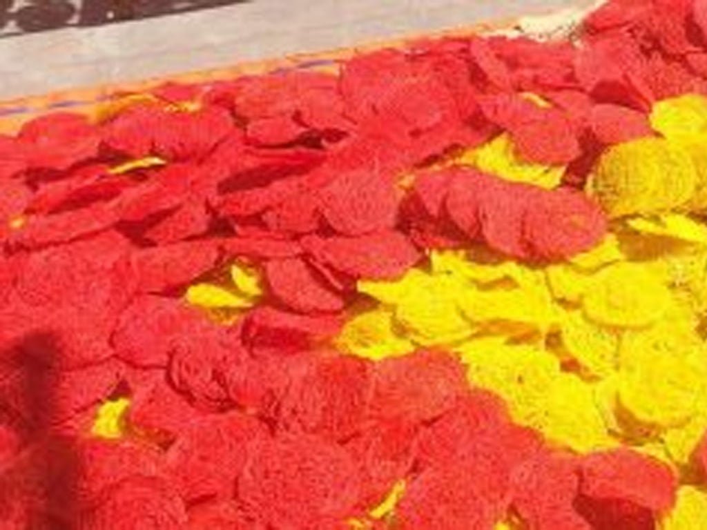 तिहारलाई झिनियाँ बेचेर मनग्य आम्दानी