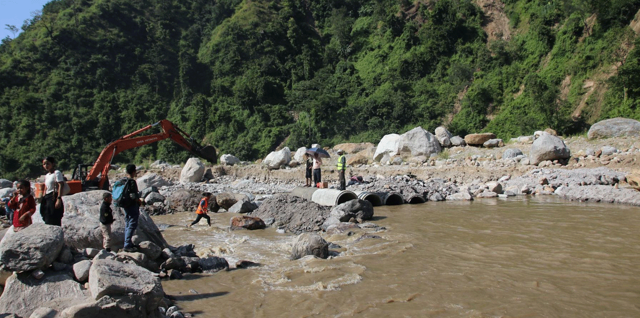फेमे खोलामा ‘डाइभर्सन’ निर्माण हुँदै