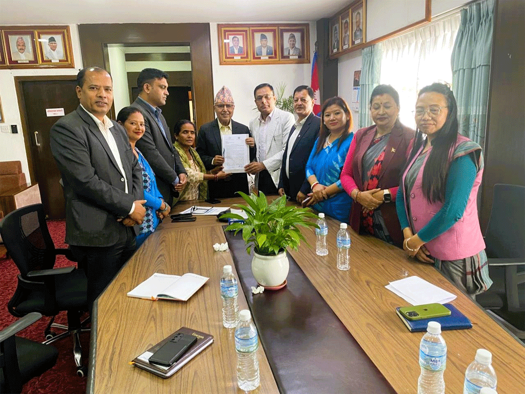 स्थानीय तहका संघ-महासंघद्वारा अर्थमन्त्रीलाई ११ बुँदे ध्यानाकर्षण