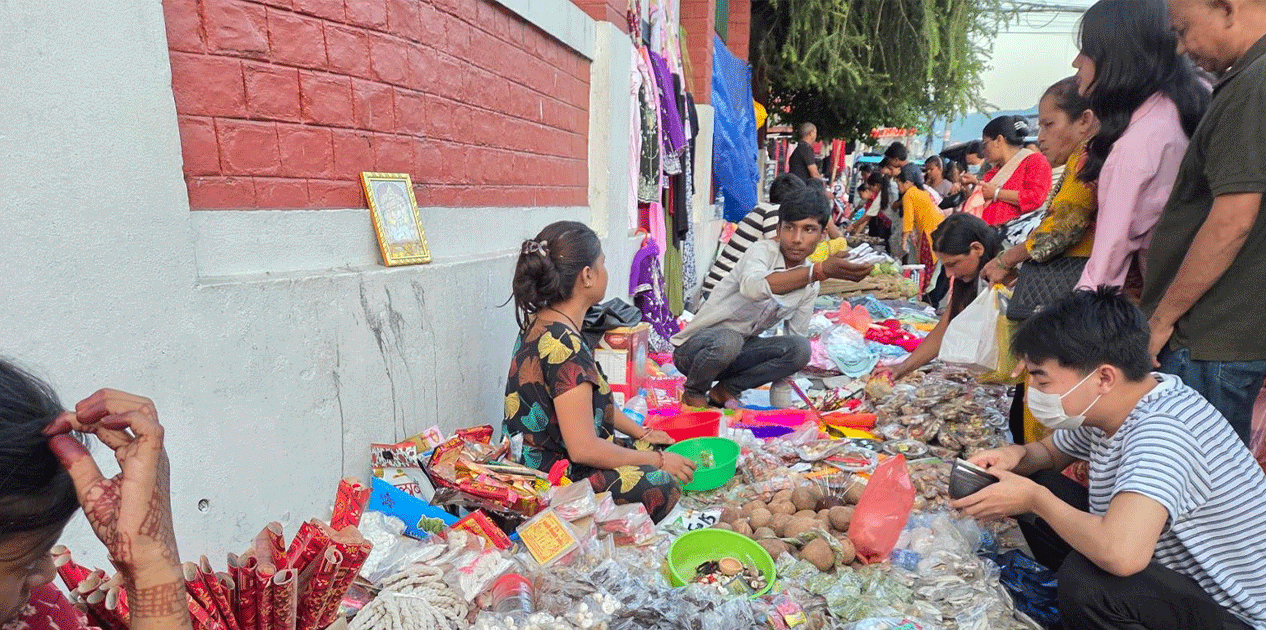 तिहारमा मिठाइ, किसमिस र झिलिमिली बत्तीको व्यापार बढ्यो