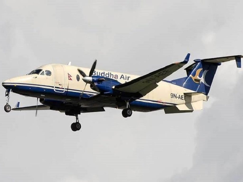 बुद्ध एयरको जहाज चरासँग ठोकियो