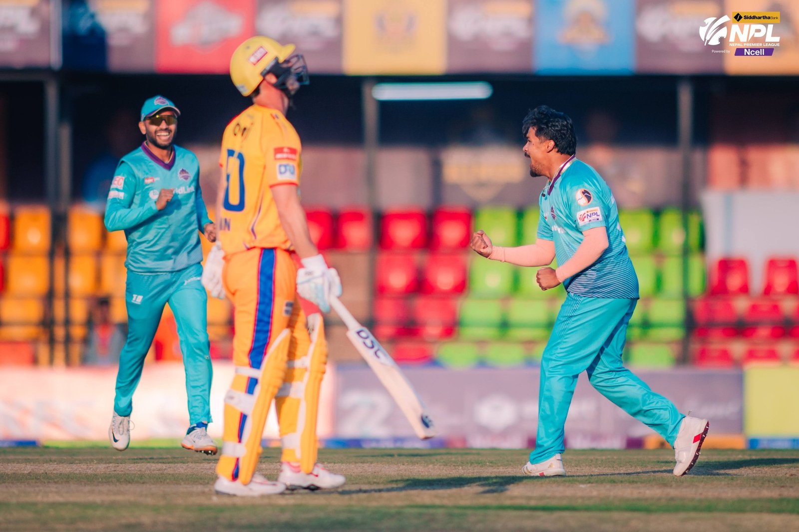 सुदूरपश्चिम रोयल्सको पावरप्लेमै  ४ विकेट पतन