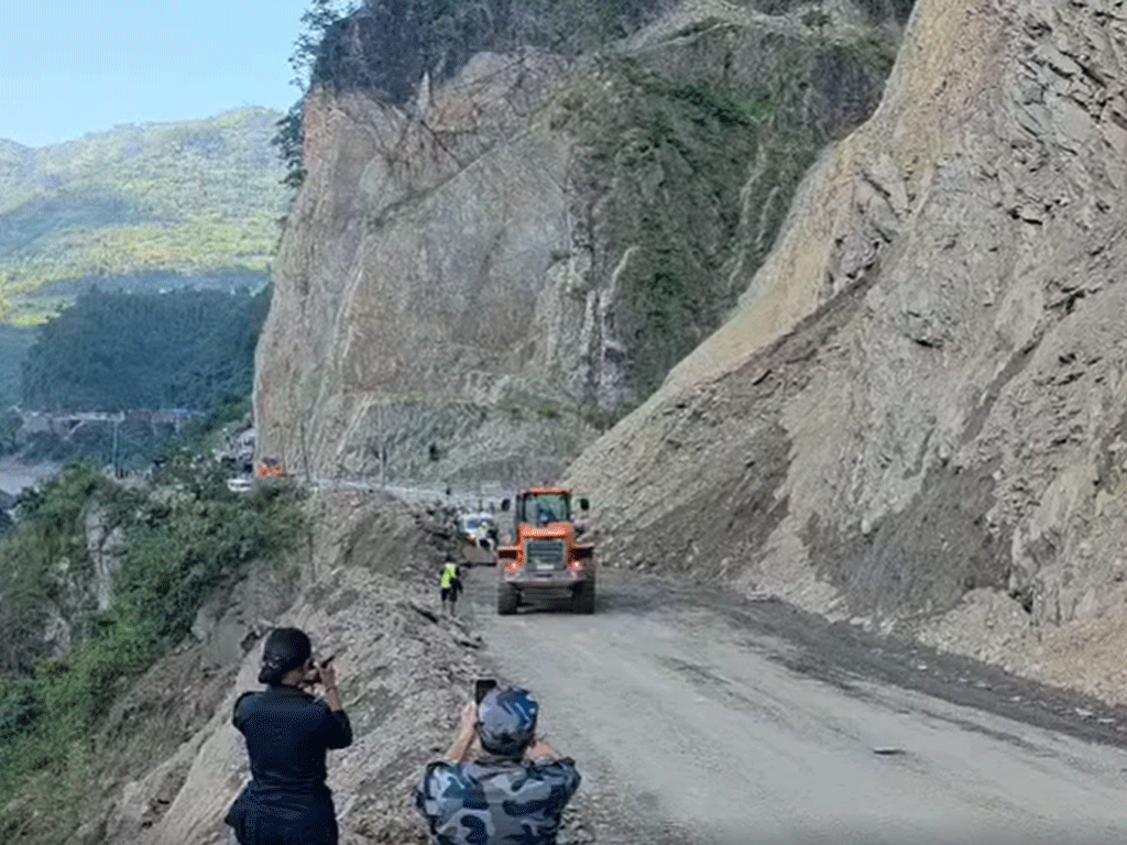 नारायणगढ-मुग्लिन सडक दुईतर्फी सञ्चालनमा