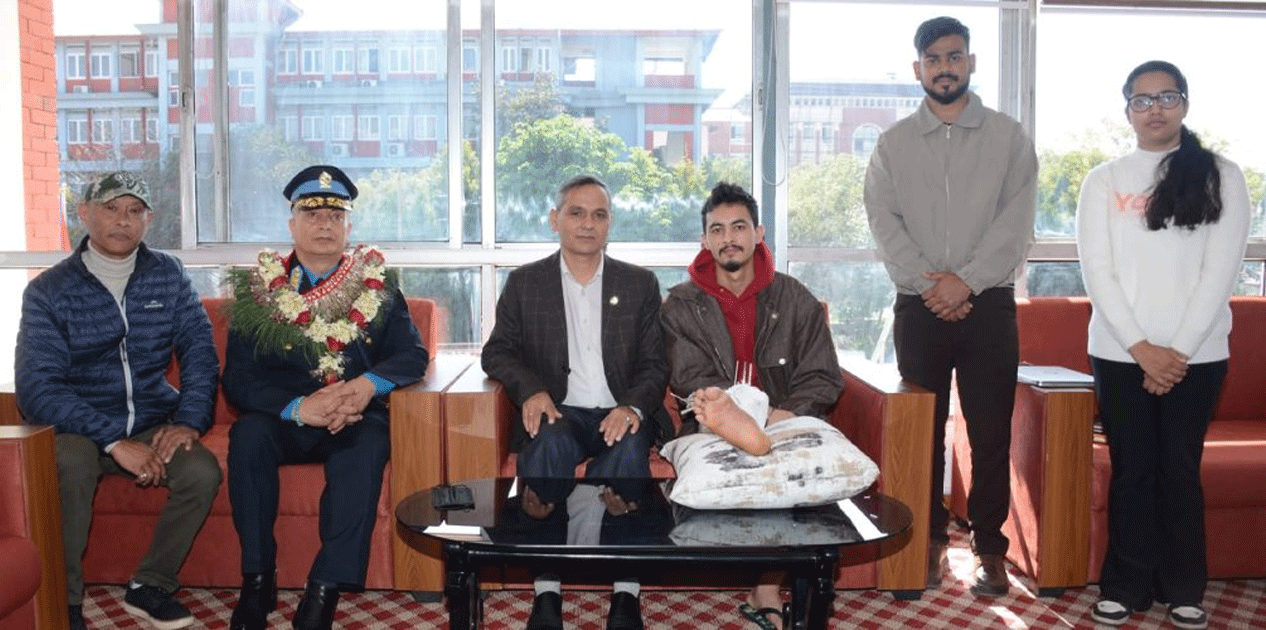 गृहमन्त्री अर्याल र नवनियुक्त आइजिपी कार्कीले गरे घाइते जेन जेड र उनीहरूका प्रतिनिधिसँग भेट