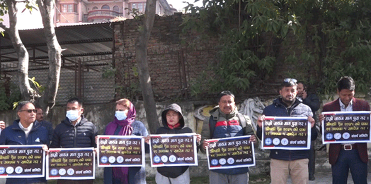 आज पनि औषधि ऐनको विरोधमा विभागमा व्यवसायीले दिए धर्ना