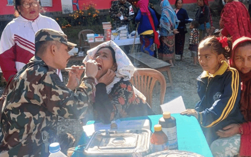 ताकममा सेनाको स्वास्थ्य शिविर : करिब दुई सय जना लाभान्वित