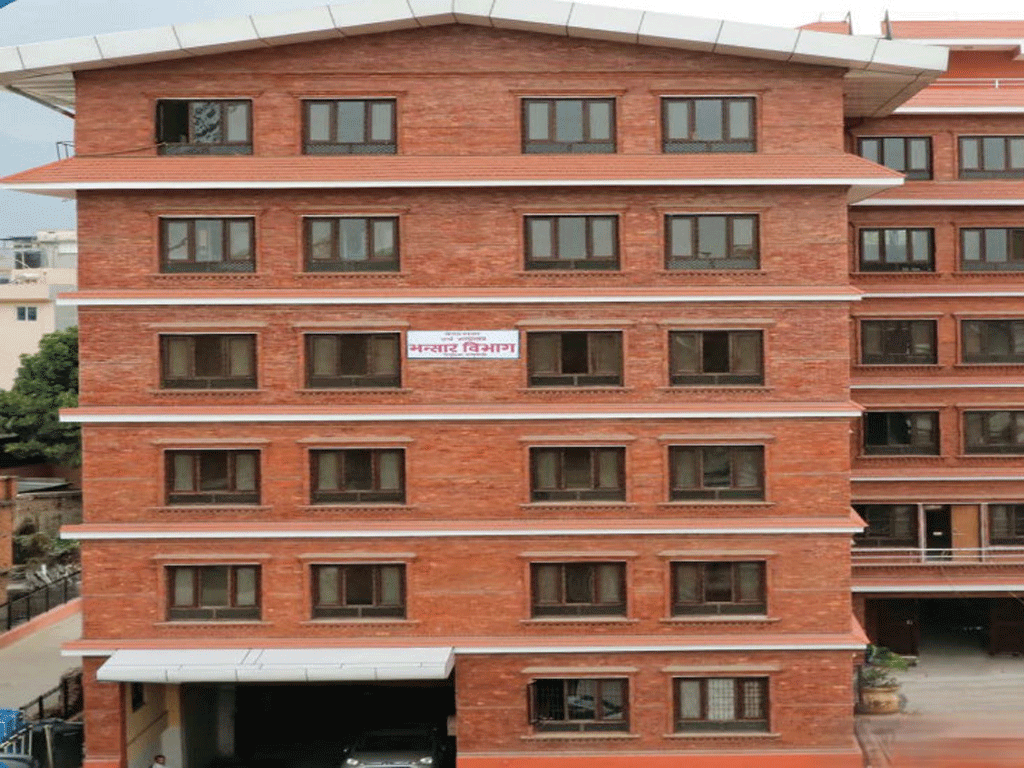 पाँच महिनामा साढे छ खर्ब व्यापार घाटा