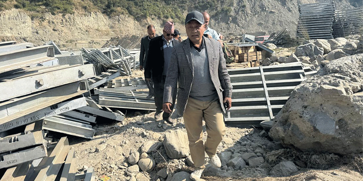 सुनकोशी नदीको खैरेनीघाटमा बेली ब्रिज जडान सुरु