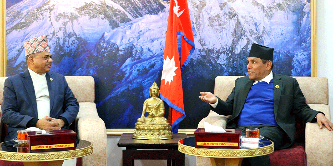 राष्ट्रिय सभाका अध्यक्ष दाहालसँग कानुन मन्त्री सिन्हाले गरे भेट