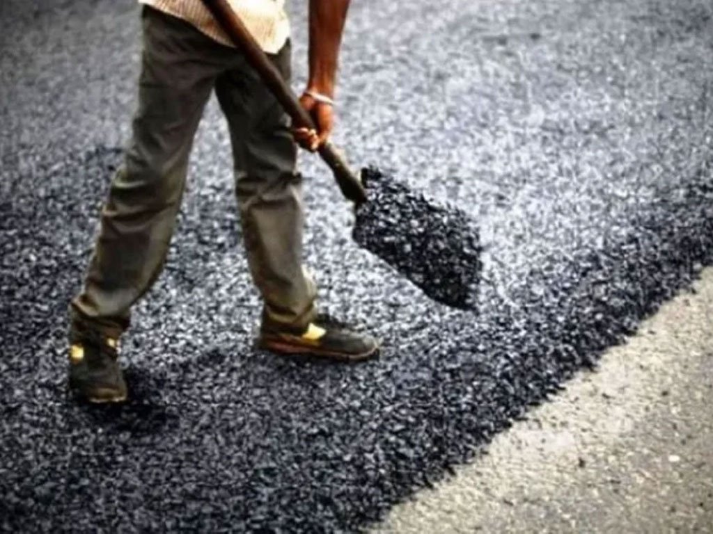 विश्व बैंकको सहयोगमा मुलपानी-तितौरे सडक कालोपत्र हुँदै