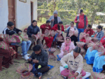 आफ्नै ठाउँमा व्यावसायिक बन्न मुढा बनाउने सीप सिक्दै दिक्तेलका महिला