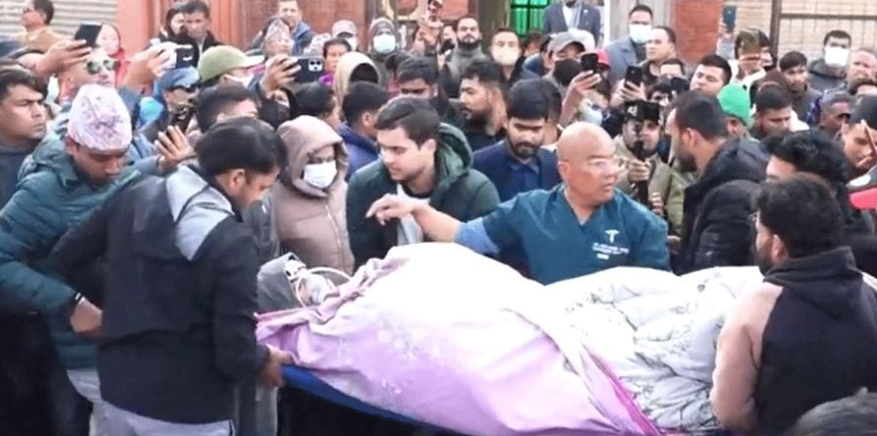 अनसनरत डा. निकोलस भुसाललाई उपचारका लागि वीर अस्पताल लगियो