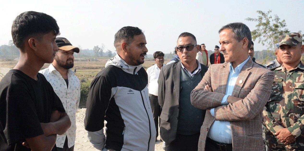 गृहमन्त्री अर्यालद्वारा निर्माणाधीन सुक्खा बन्दरगाह निरीक्षण