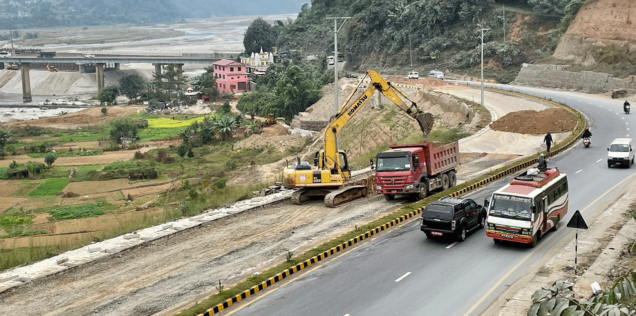 भाँसिएको चार महिनापछि मुग्लिन-पोखरा सडक मर्मत सुरु
