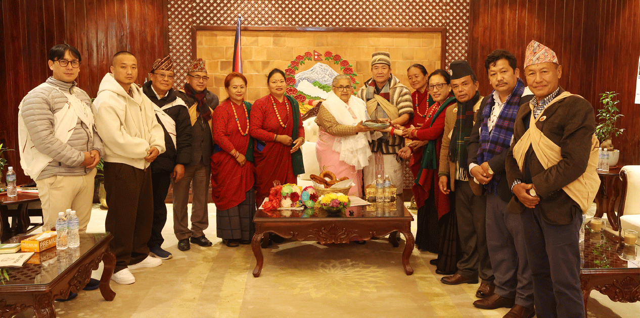 सरकारी कर्मचारीले हप्तामा एक दिन परम्परागत पोसाक लगाउनुपर्ने प्रधानमन्त्री कार्कीको प्रस्ताव