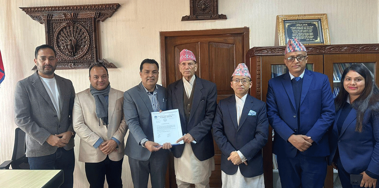 परराष्ट्र मन्त्री शर्मासँग गैरआवासीय नेपाली संघको भेट