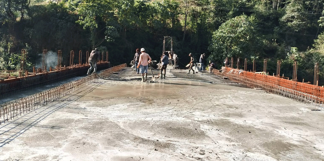 भुरुङ्दीखोलामा पुल निर्माणको अन्तिम चरणमा