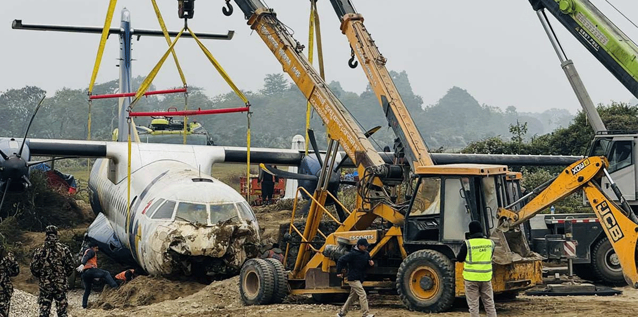 दुर्घटना भएको विमानलाई दुई दिनपछि खोल्साबाट निकालियो