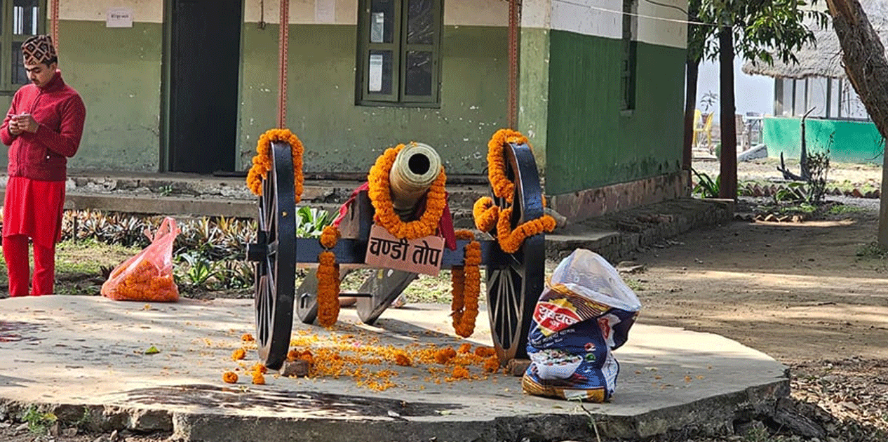चण्डी तोप र गोला चितवनको उपरदाङगढी लगियो