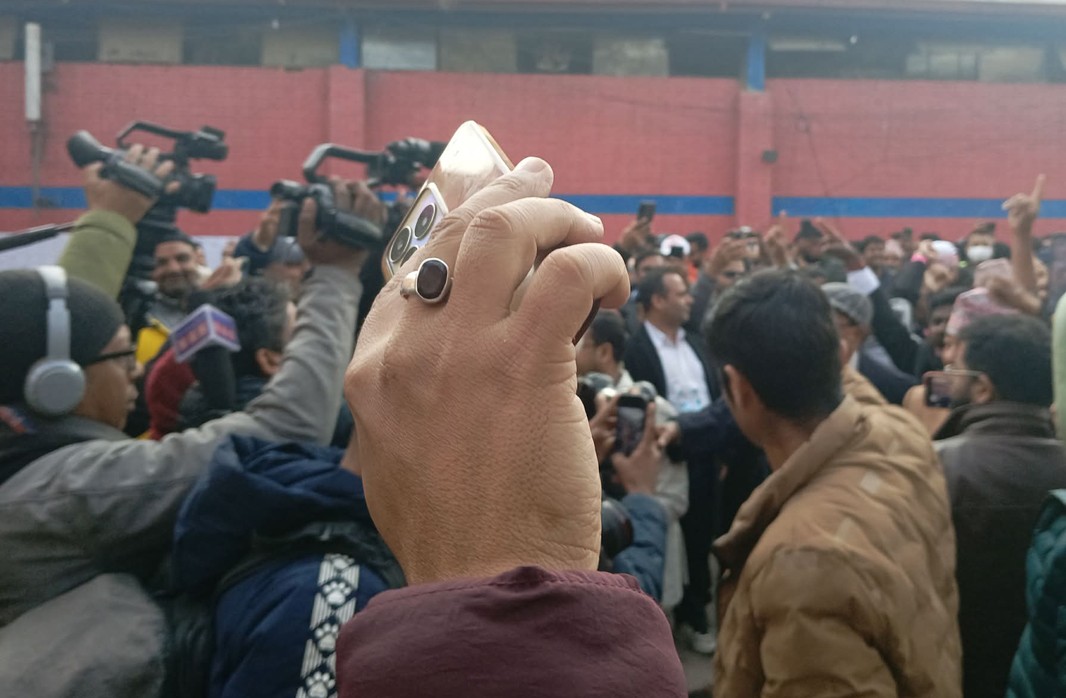 गगन-विश्वमाथि कारबाहीपछि सभापति देउवाविरुद्ध चर्को नाराबाजी