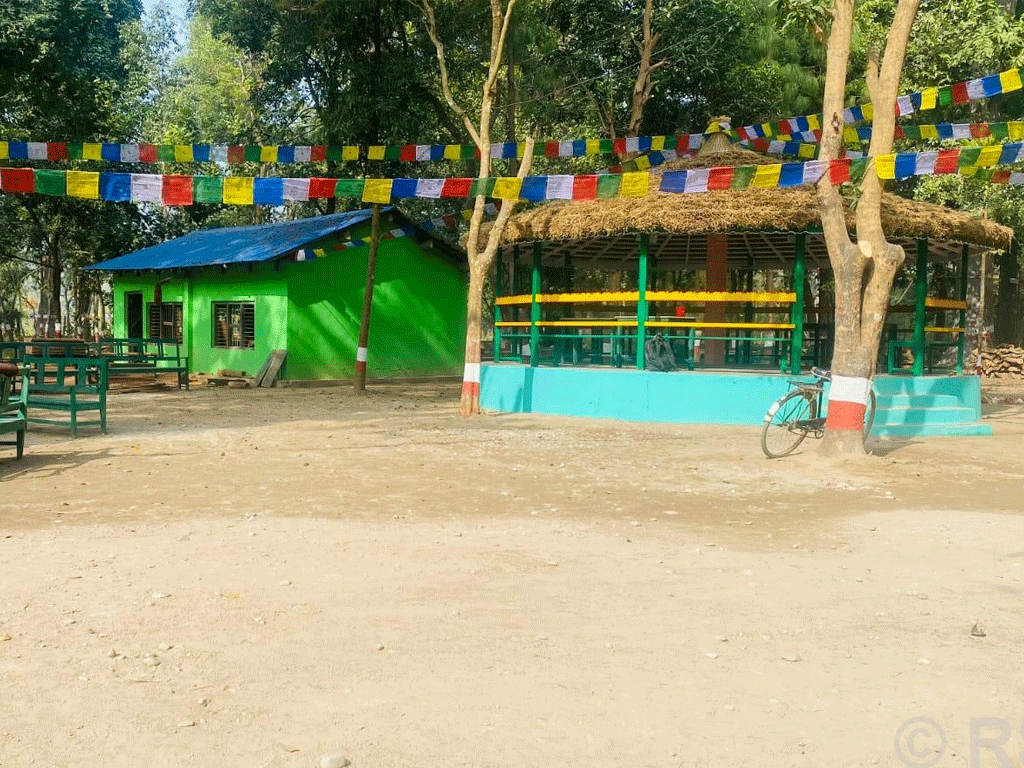 ग्वलाबारी सामुदायिक वनमा आश्रयस्थल निर्माण