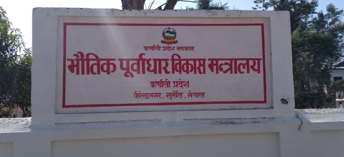 भूकम्पबाट भत्किएका स्वास्थ्य संस्था र विद्यालय निर्माणको तयारी