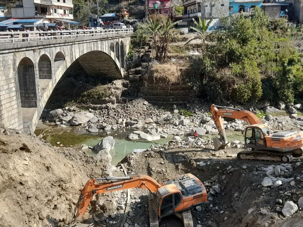 मध्यपहाडी लोकमार्ग: ‘आर्क ब्रिज’ निर्माण सुरु