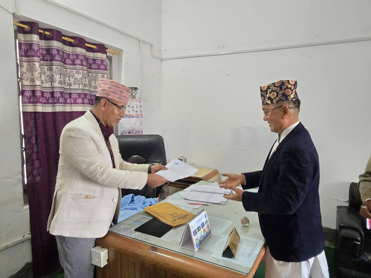 झापा-३ मा राजेन्द्र लिङ्देनले गरे उम्मेदवारी दर्ता