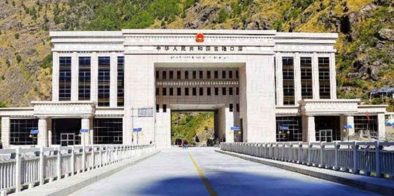 रसुवागढी नाकाबाट सरसामान तथा सवारीसाधन धमाधम आयात