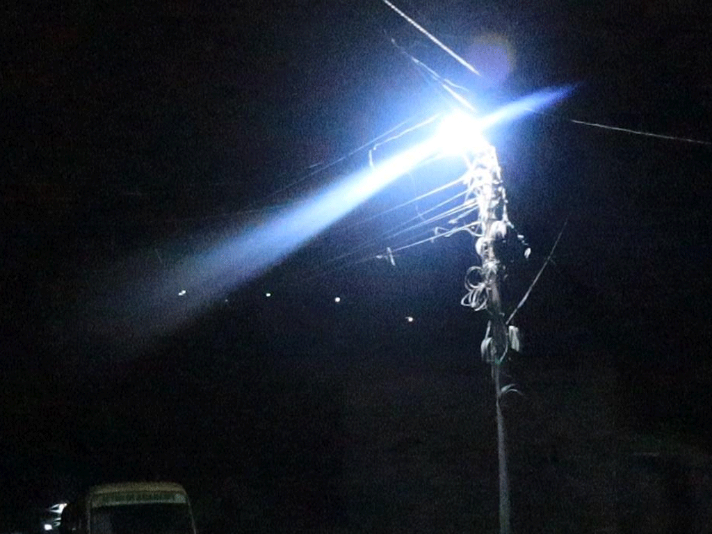 बालबालिकाले देउसी भैलो खेलेर जुटाएको रकमबाट तारा खेतमा सडक बत्ती