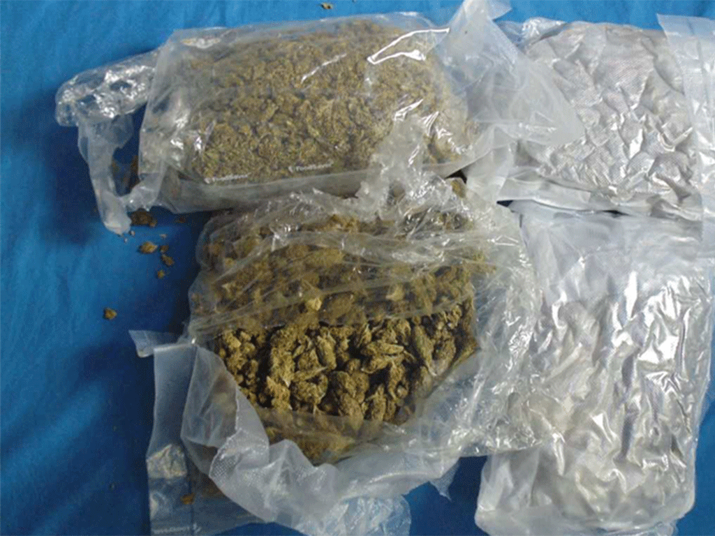 पर्सामा कार चालकसहित एक सय ६० किलोग्राम गाँजा बरामद