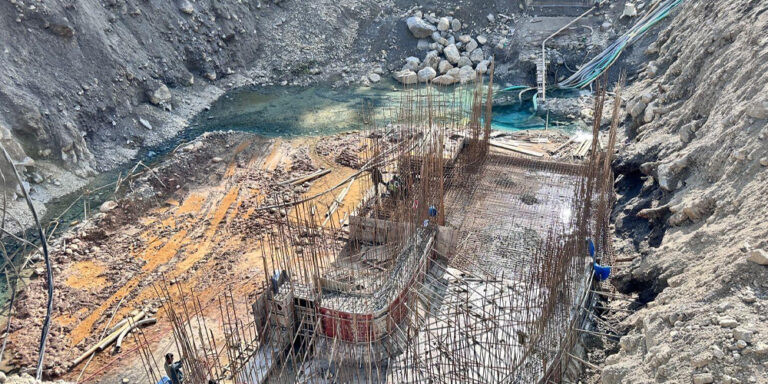 बत्ती पुग्ने आशामा अपिवासी