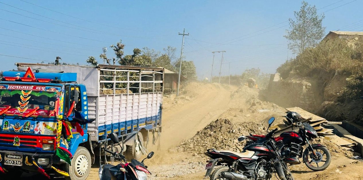 उदयपुर-२ : फेरिरहन्छन् प्रतिनिधि, फेरिँदैन सडकको अवस्था