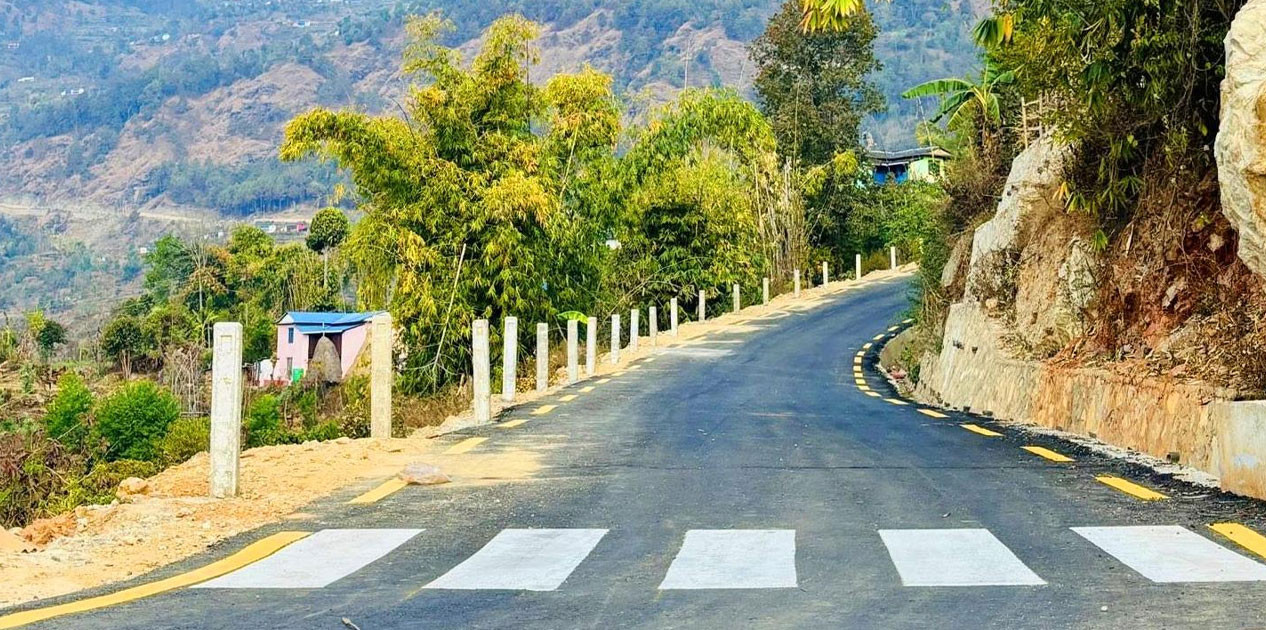 ट्रयाक खुलेको २६ वर्षपछि सडक कालोपत्र भएपछि …