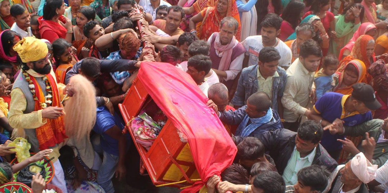 मिथिला मध्यमा परिक्रमाका यात्री जलेश्वरतर्फ