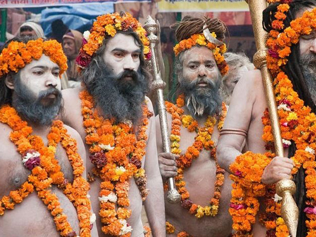 पशुपतिमा आएका नागा बाबासहित साधुसन्तलाई बिदाइ गरिँदै