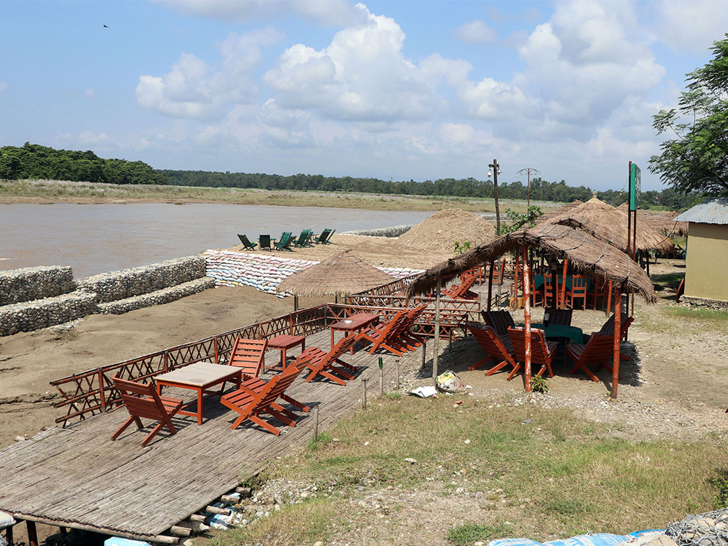 मुख्य याममा सौराहामा पर्यटक घटे