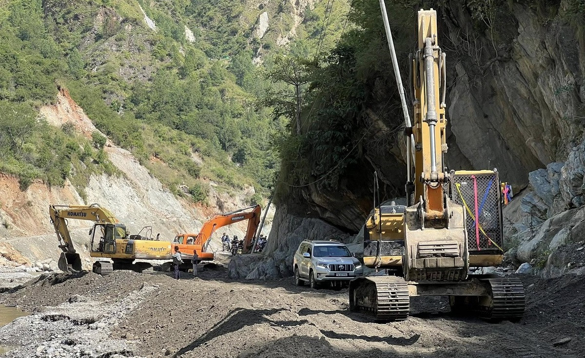 वर्षायाममा पुनर्निर्मित बिपी राजमार्गबाटै यातायात सञ्चालन गर्ने तयारी