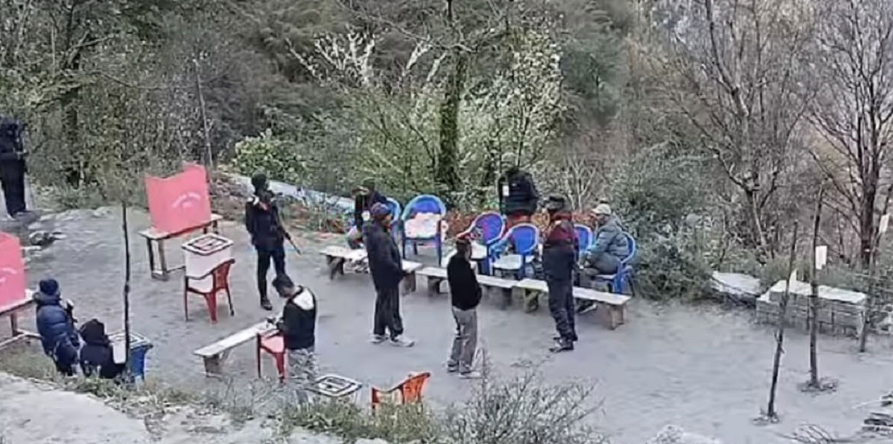 दार्चुलाका दुई स्थलमा भोट हाल्न आएनन् मतदाता