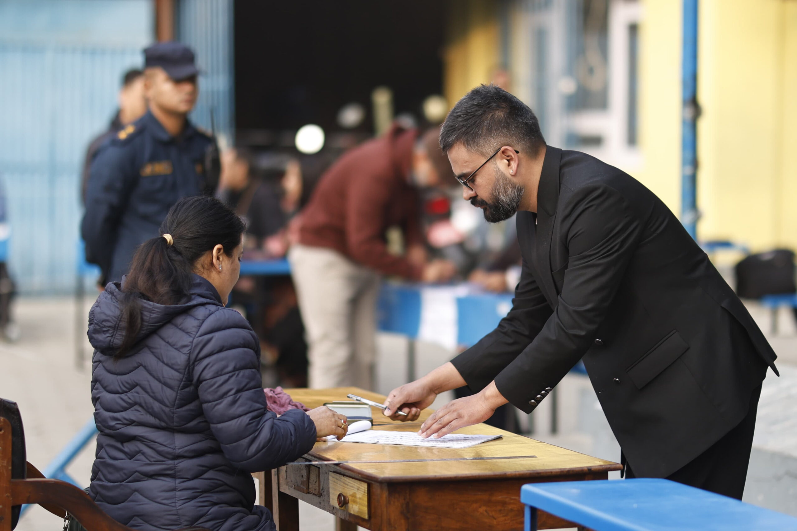 अन्नपूर्ण स्कुलमा बालेनको मताधिकार प्रयोग